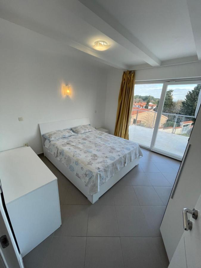 Villa Lina Premantura Bagian luar foto